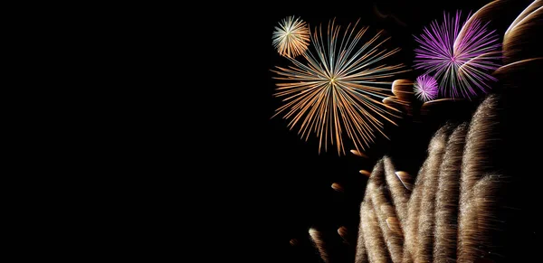 Feuerwerk Unglaubliches Lichtspiel Himmel lizenzfreie Stockfotos