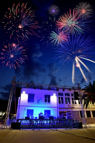 Festa Começa Fogos Artifício Mar Fotos De Bancos De Imagens Sem Royalties