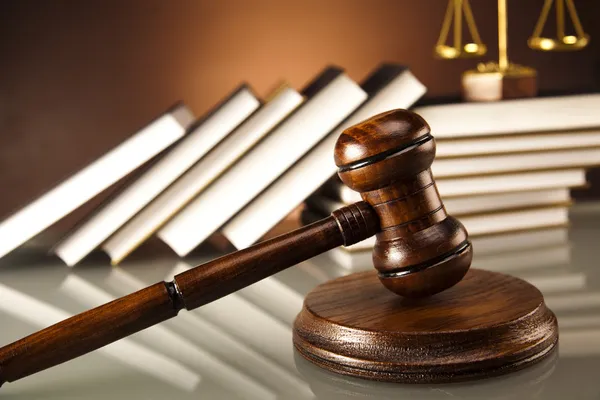 Scales of justice, gavel and books — Stock Photo, Image