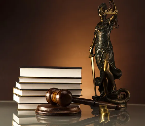 Scales of justice, gavel and books — Stock Photo, Image