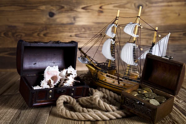 Pirate ship, chests of gold — Stock Photo, Image