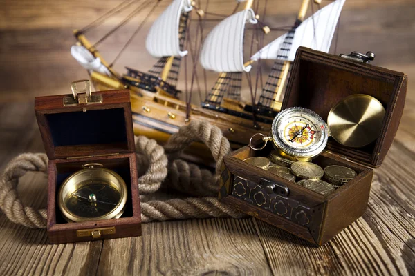 Pirate ship, chest of gold, compas — Stock Photo, Image