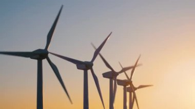 Güneşin batışı, rüzgar jeneratörleri, rüzgar jeneratörleri, yel değirmeni, alternatif enerji, elektrik güç teknolojisi, yavaş çekim