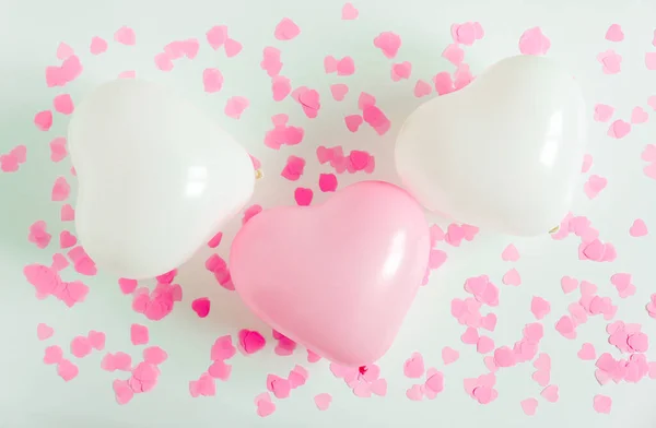 Složení Valentýna Bílé Pozadí Bílými Růžové Srdce Tvaru Baloony Konfety Stock Fotografie