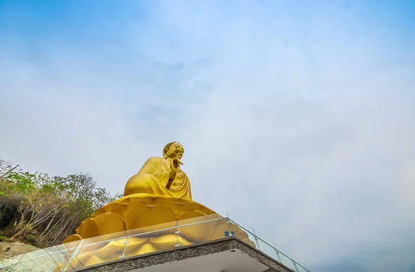 Uitzicht Het Gouden Boeddhabeeld Het Chon Khong Klooster Vung Tau — Stockfoto