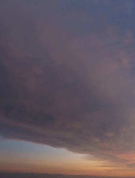 Schöne Aussicht Auf Den Himmel Mit Wolken Bei Sonnenaufgang Leicht — Stockfoto