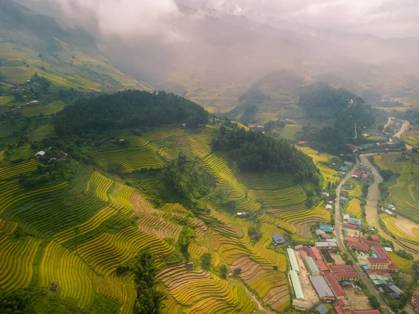 Luftaufnahme Von Goldenen Reisterrassen Der Stadt Cang Chai Der Nähe — Stockfoto