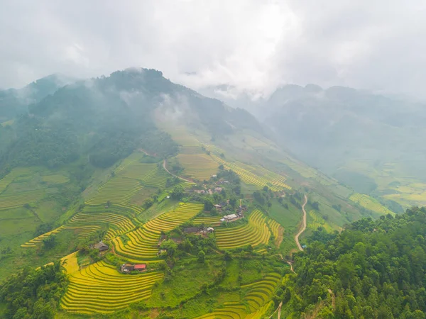 Αεροφωτογραφία Του Χρυσού Ταράτσες Ρυζιού Cang Chai Πόλη Κοντά Στην — Φωτογραφία Αρχείου