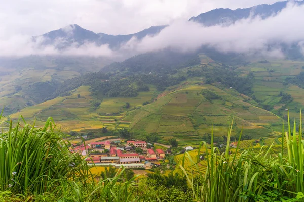 Flygfoto Över Gyllene Ris Terrasser Cang Chai Stad Nära Sapa — Stockfoto