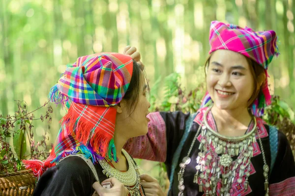 People Mong Ethnic Minority Colorful Costume Dress Walking Bamboo Forest — Stock Photo, Image