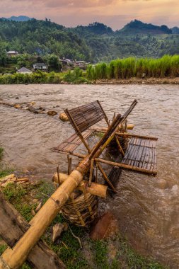 Mu Cang Chai 'deki su değirmeni manzarası, Yen Bai vilayeti, Vietnam bir yaz günü. Seyahat ve manzara konsepti.