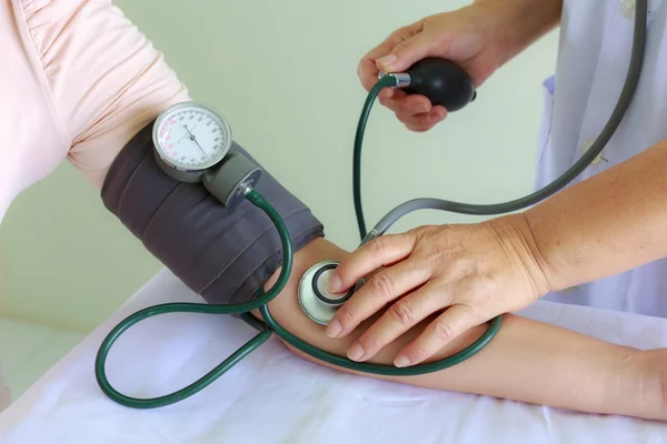 Blood pressure measuring. — Stock Photo, Image