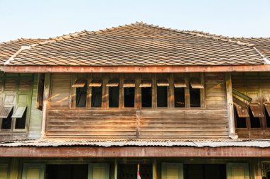 terk edilmiş eski bir ev