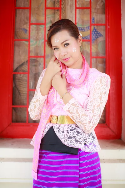 Portret piękna dziewczyna tajski mon — Zdjęcie stockowe