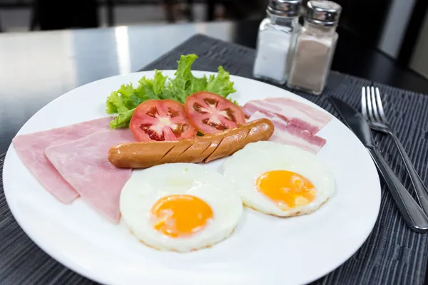 American breakfast with eggs ham bacon and sausage — Stock Photo, Image