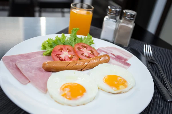 American breakfast with eggs ham bacon and sausage — Stock Photo, Image
