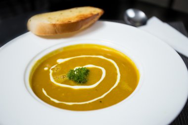 Balkabağı çorbası.