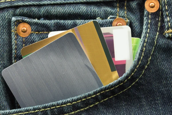 Carte di credito vuote in tasca jeans — Foto Stock