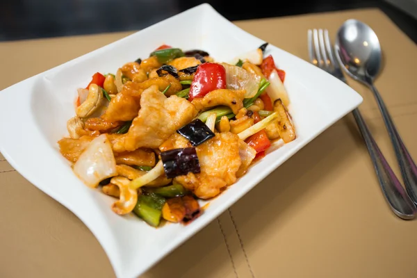 Cevizli kızarmış tavuk.