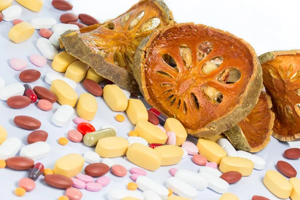 Сухой Баэль с лекарствами — стоковое фото
