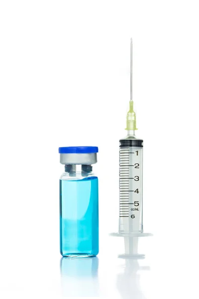 Seringue médicale et ampoule bleue — Photo