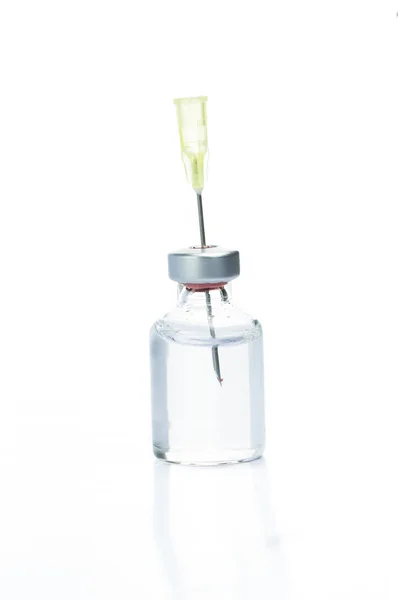 Medicina del vetro Flaconcino botox o influenza con siringa medica — Foto Stock