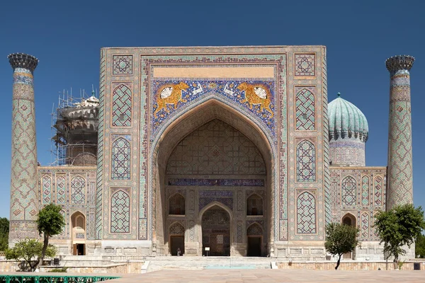 Vista de Sher-Dor Madrasa —  Fotos de Stock