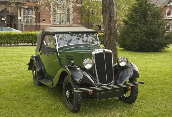 morris tourer, yeşil araba eski.