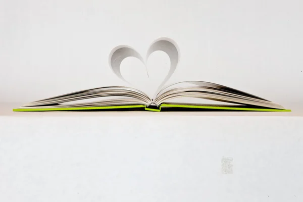 Coração de livro — Fotografia de Stock