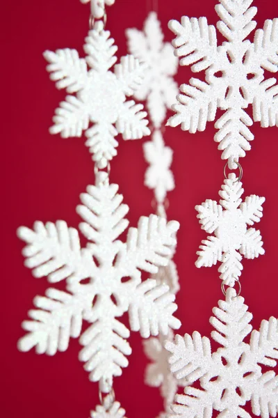 Schneeflocken hängen — Stockfoto