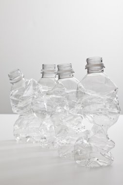 ezilmiş plastik şişe