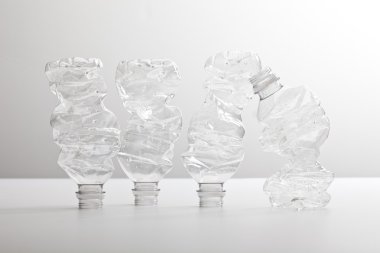 ezilmiş plastik şişe