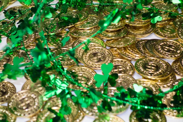 Gold Coins & Shamrocks — Stock Photo, Image