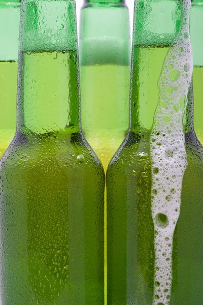 Botellas de cerveza verde —  Fotos de Stock