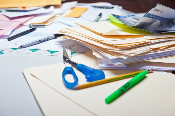 Rommelig bureau — Stockfoto