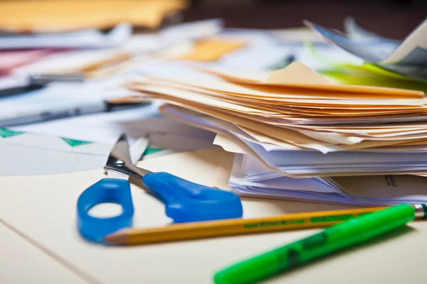 Rommelig bureau — Stockfoto