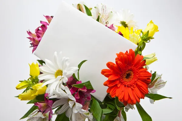 Blumen und Karte — Stockfoto