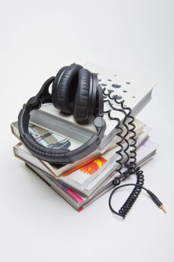 kulaklıklar ve kitaplar