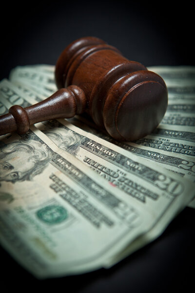 Деньги и молоток
