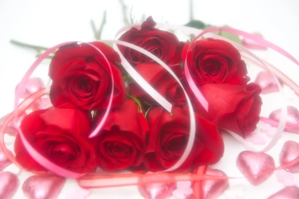 Róże i słodycze — Zdjęcie stockowe