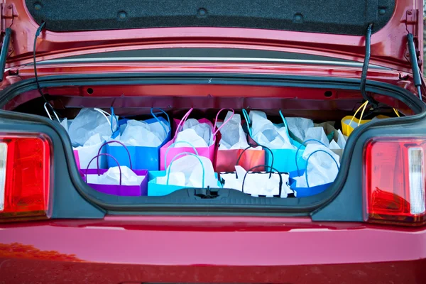 Sacos de compras no carro — Fotografia de Stock