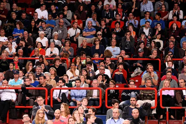 Gente en la tribuna — Foto de Stock