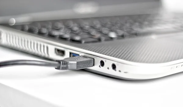 Dünya için laptop yanında erişmek