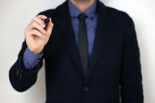 Hombre de negocios con pluma en la mano —  Fotos de Stock