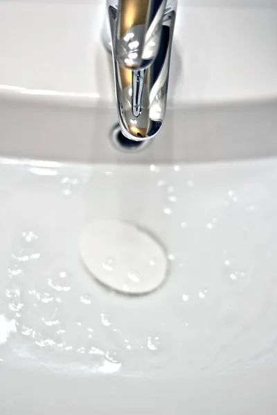 Jabonera en lavabo de baño — Foto de Stock