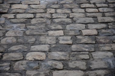 Arnavut kaldırımlı yol