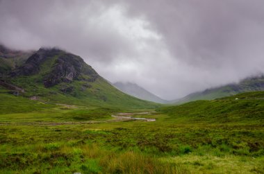 glencoe - stok fotoğraf puslu İskoç sahne