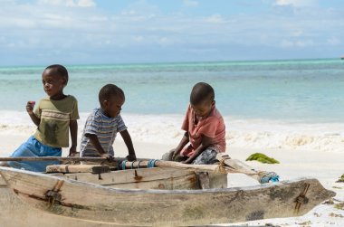 Tanzanya, zanzibar: 26 Mart 2013: f genç mutlu Afrikalı çocuklar