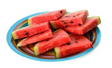 Beyaz arka plan üzerinde izole plaka üzerinde karpuz dilimli