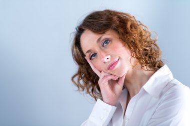 güzel bir çift kadının izole portait